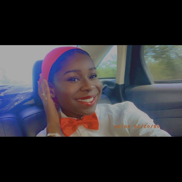 Meet your Posher, Tamia - Picture 1 of 1